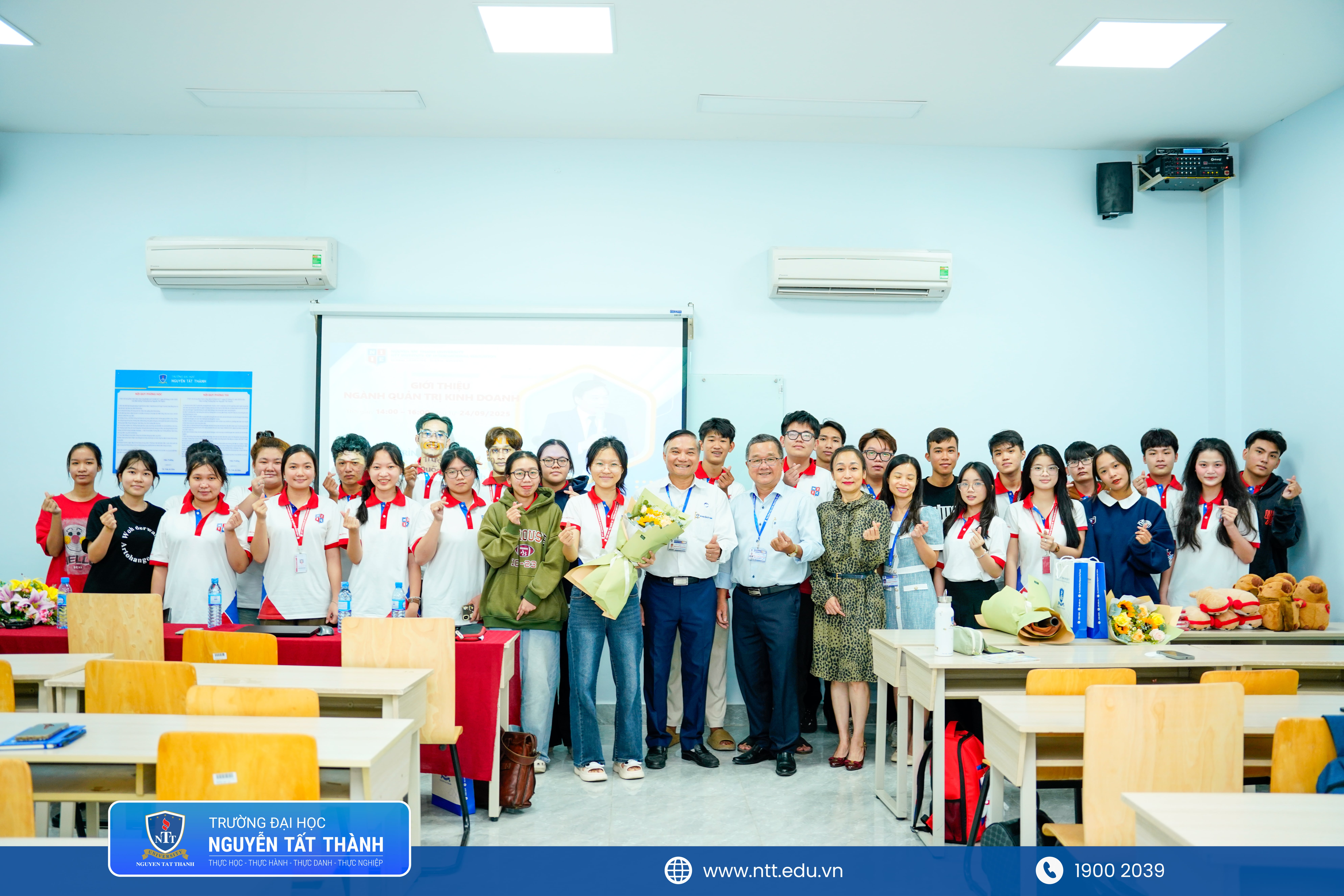 Khởi động hành trình đại học: Sinh hoạt đầu khóa Logistics & Quản trị kinh doanh tại NIIE