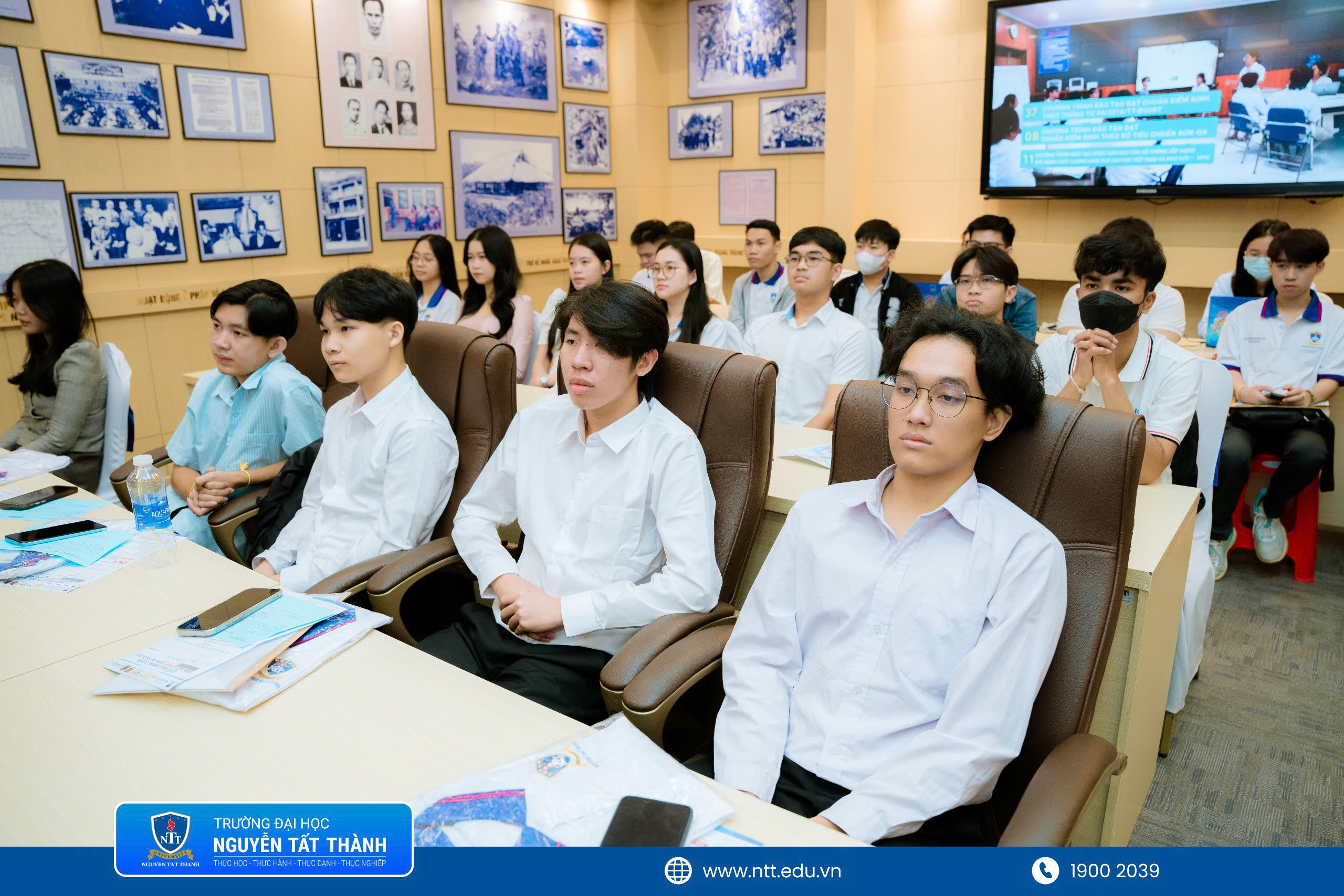 chao-mung-tan-sinh-vien-quoc-te (2)
