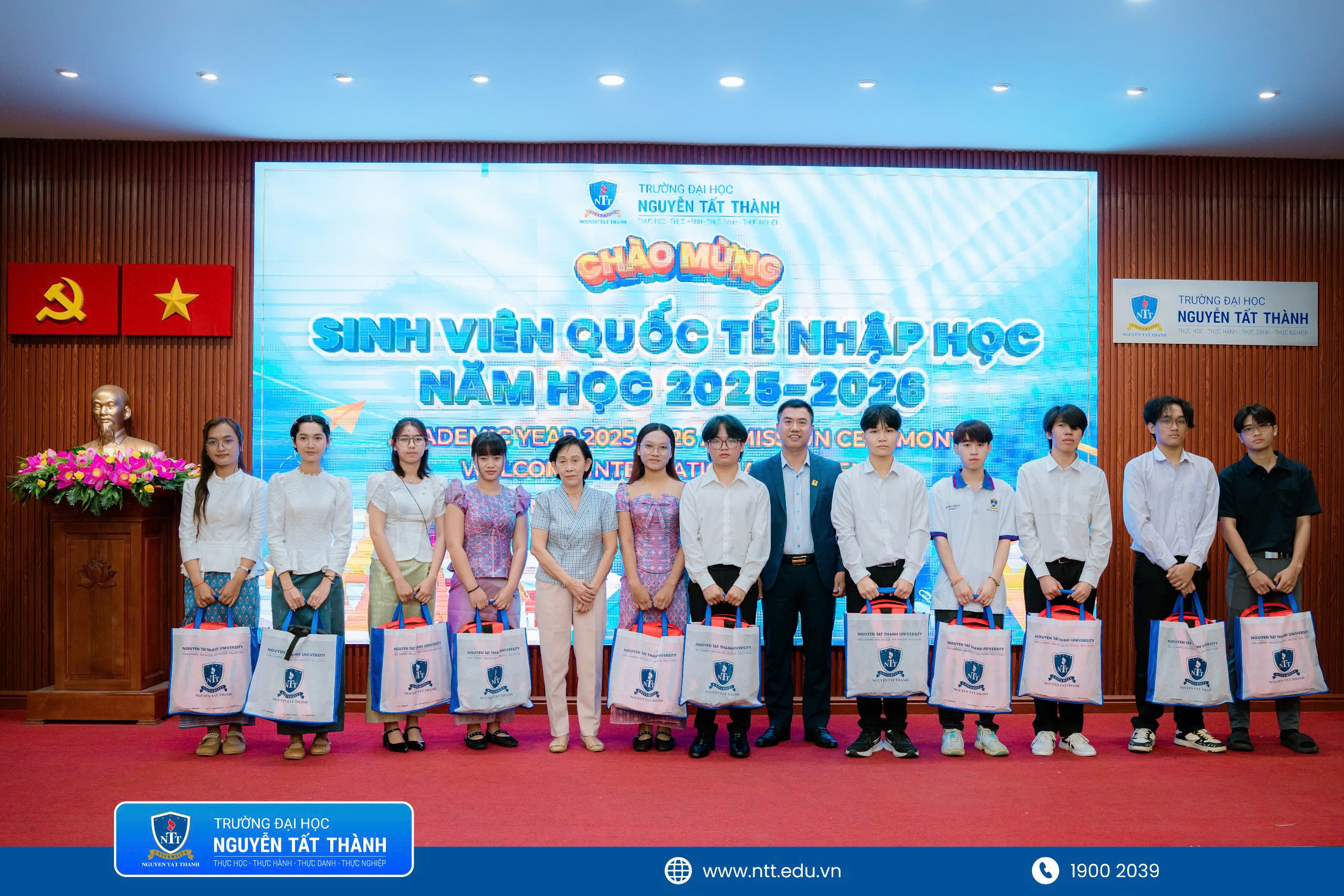 chao-mung-tan-sinh-vien-quoc-te (4)