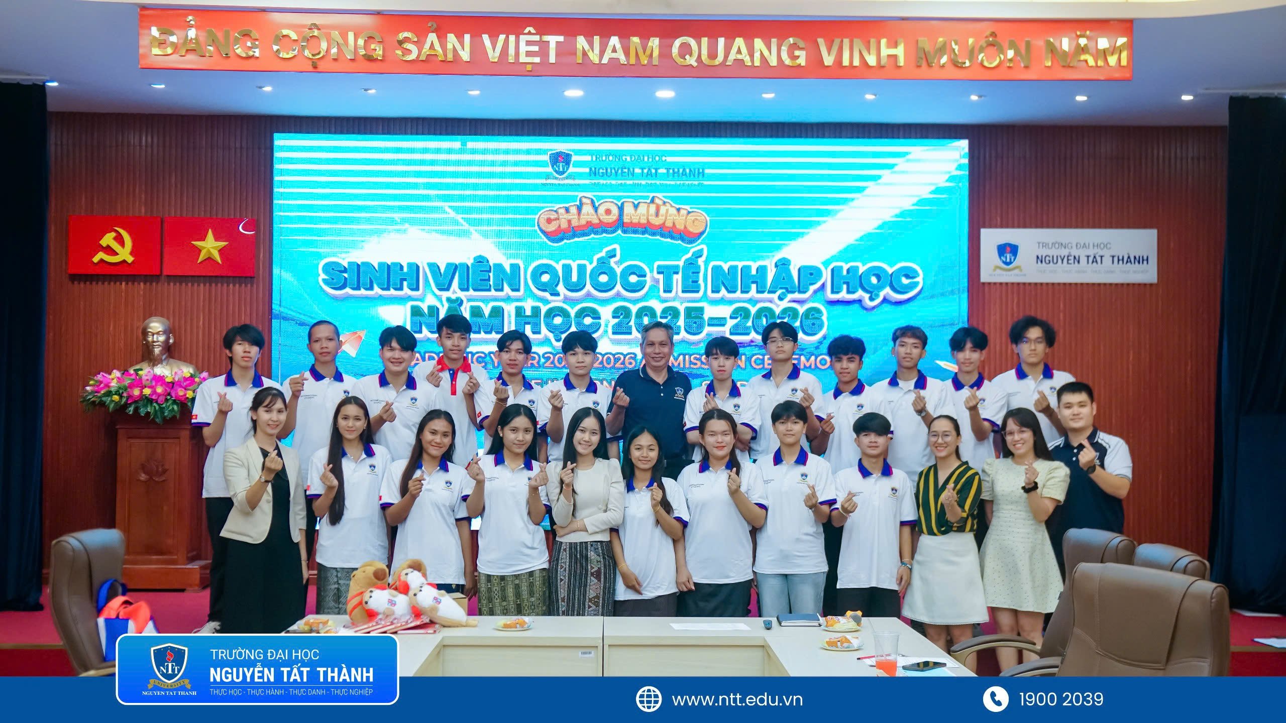 Chào mừng Tân sinh viên quốc tế đến với ngôi nhà chung NIIE