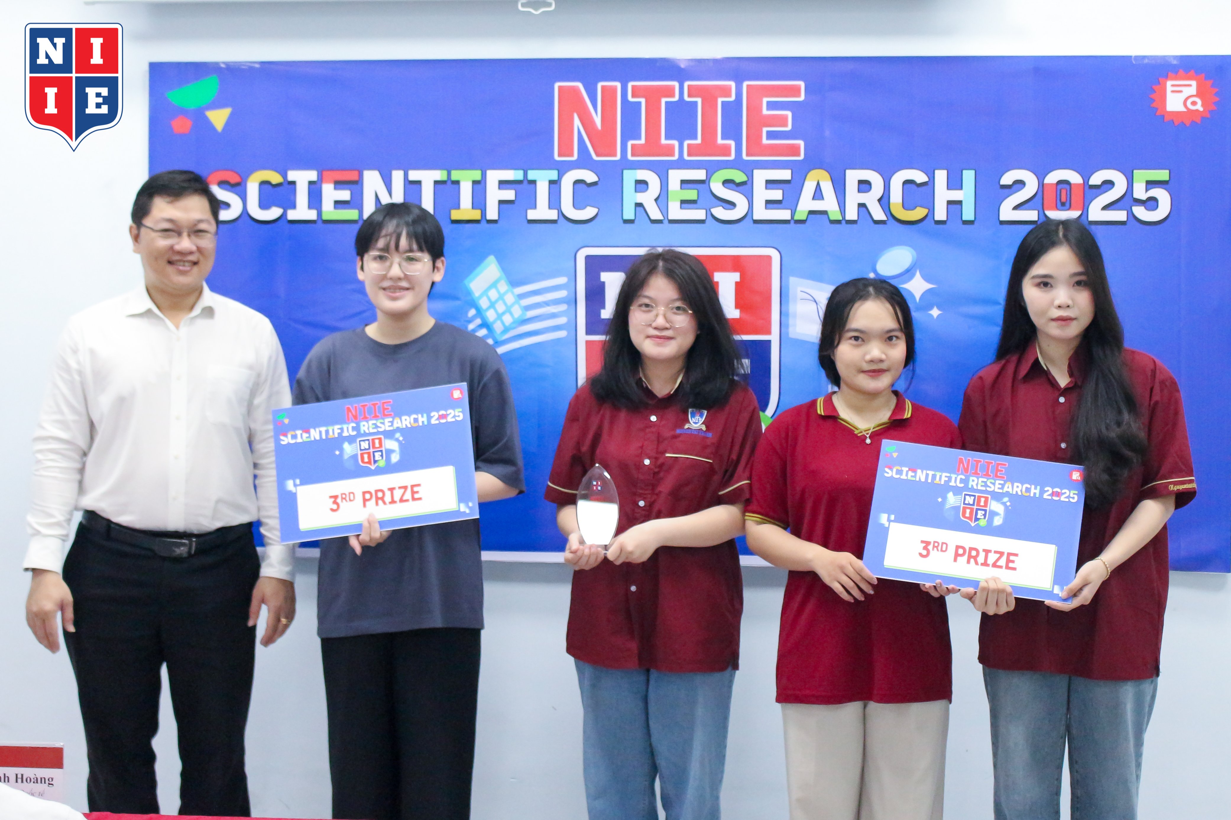 trao-giai-nkkh-2025 (5)