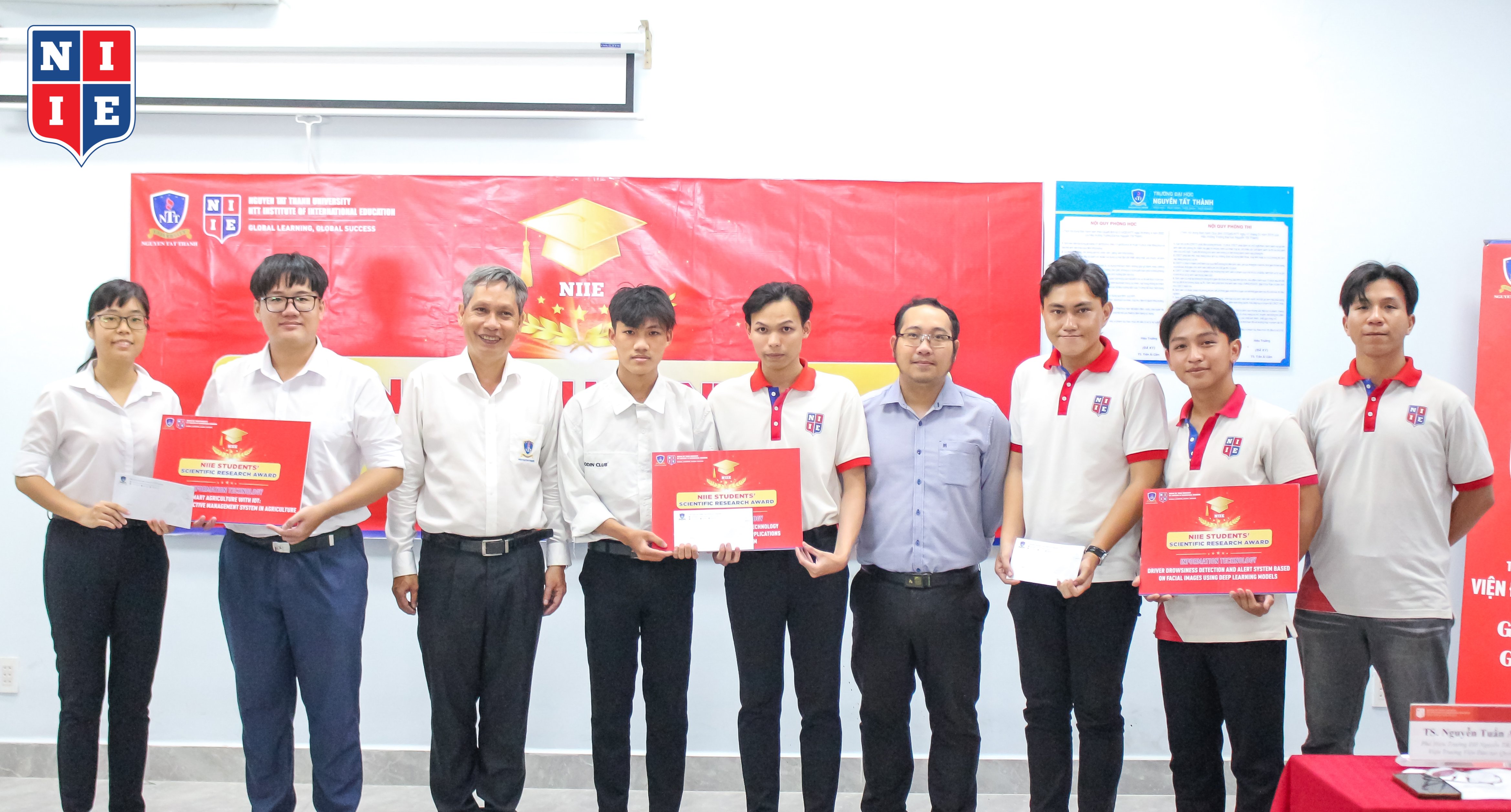 niie-vinh-danh-dau-an-hoc-thuat-nhat-mua-tot-nghiep-2025 (4)