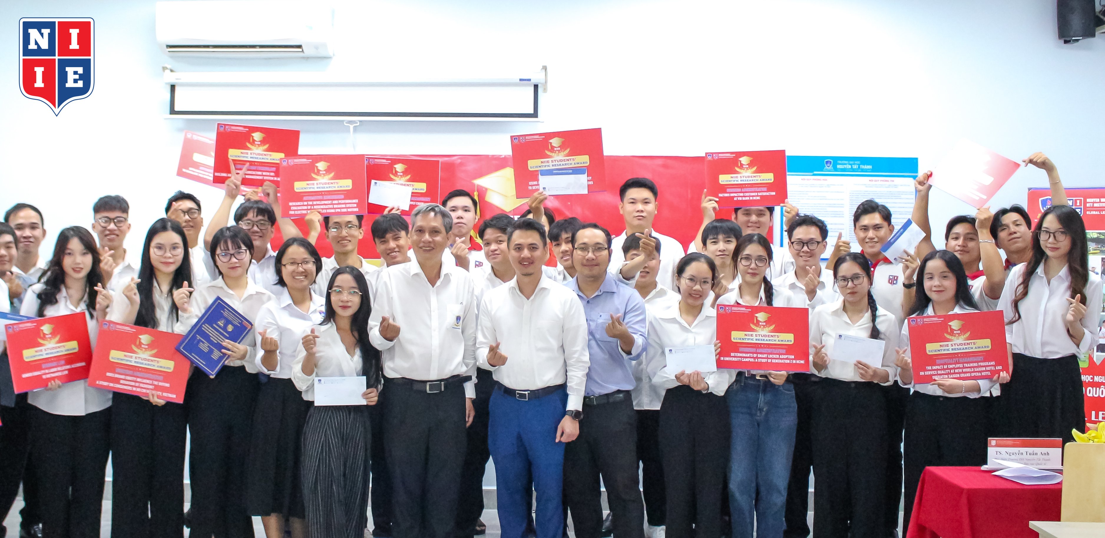 NIIE Vinh Danh Những Dấu Ấn Học Thuật Xuất Sắc Nhất Mùa Tốt Nghiệp 2025