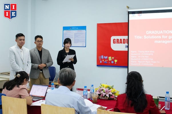 Khóa luận ngành Logistics và Quản lý chuỗi cung ứng: Hành trình ứng dụng lý thuyết vào thực tiễn