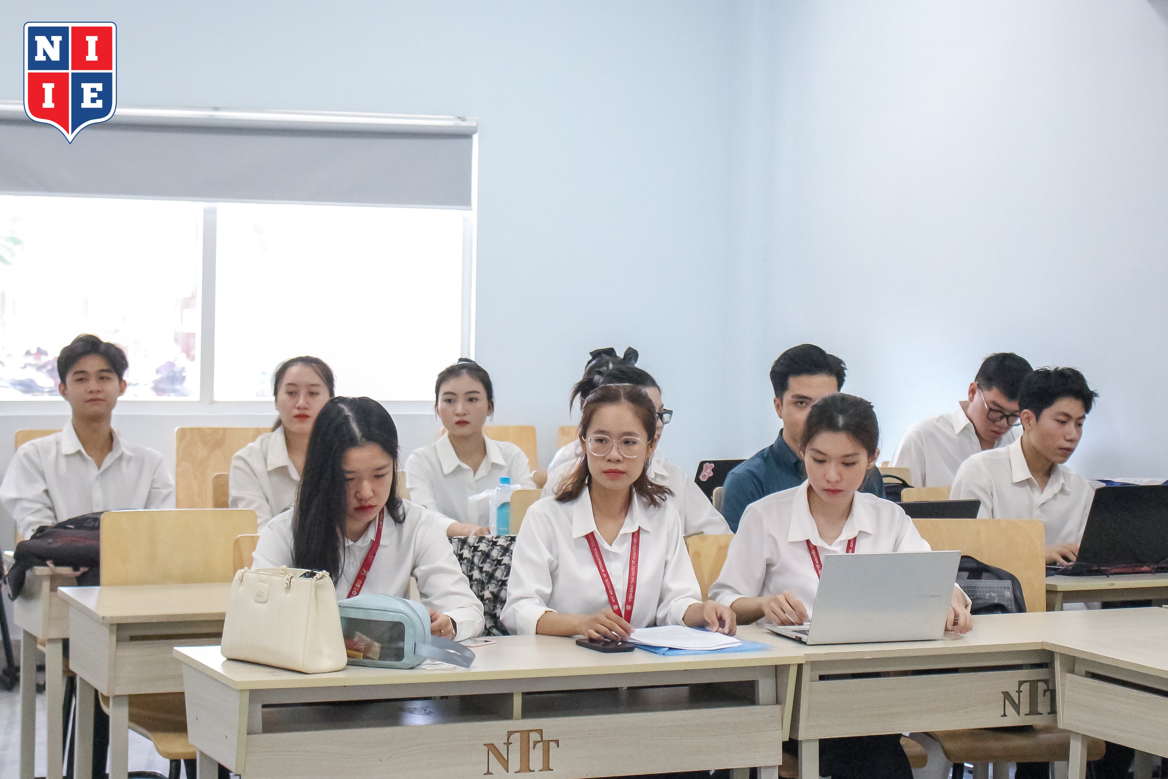 bao-ve-khoa-luan-tot-nghiep-QTKS-2025 (2)