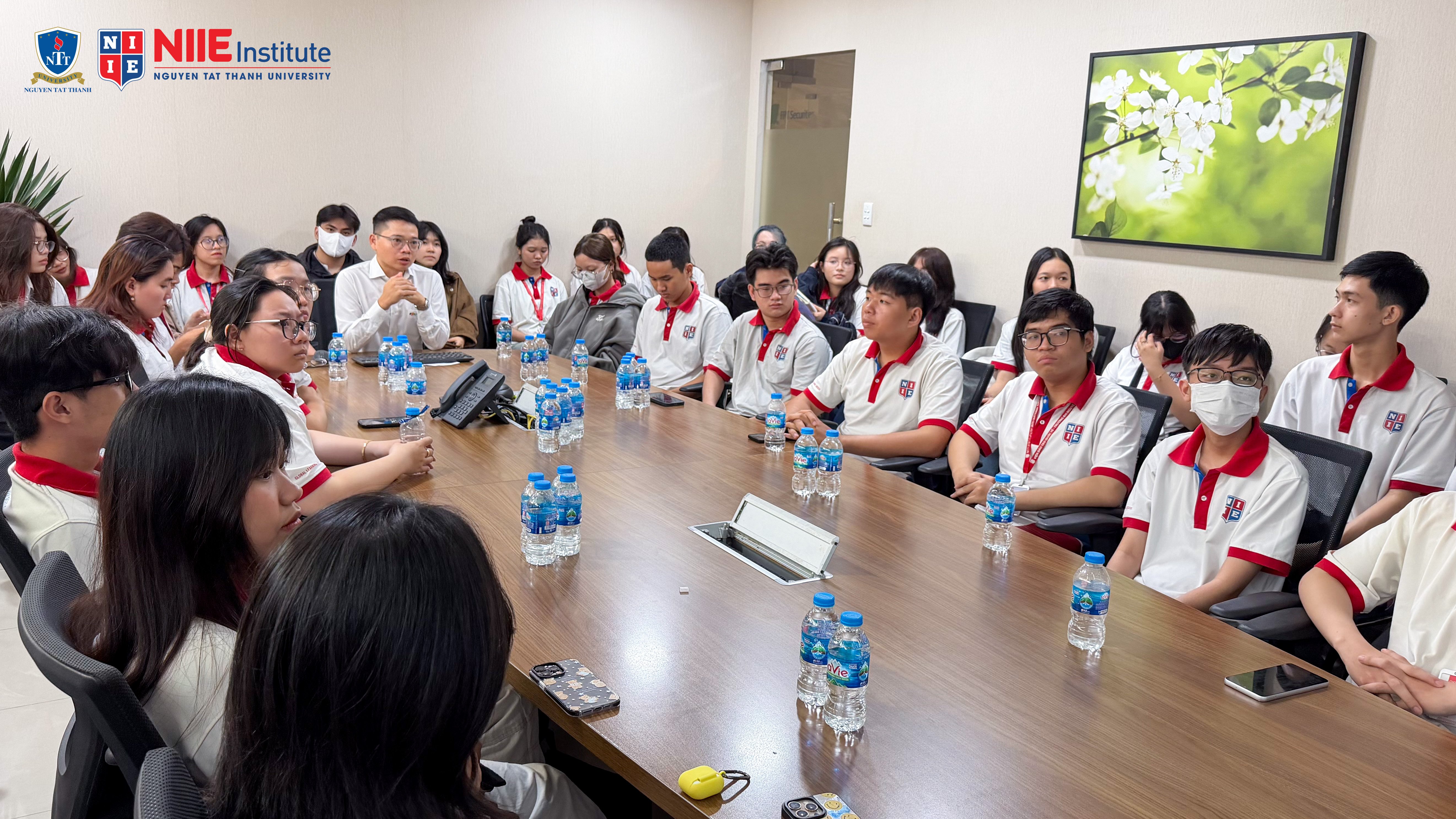 Sinh viên NIIE thử sức với tài chính tại FPTS