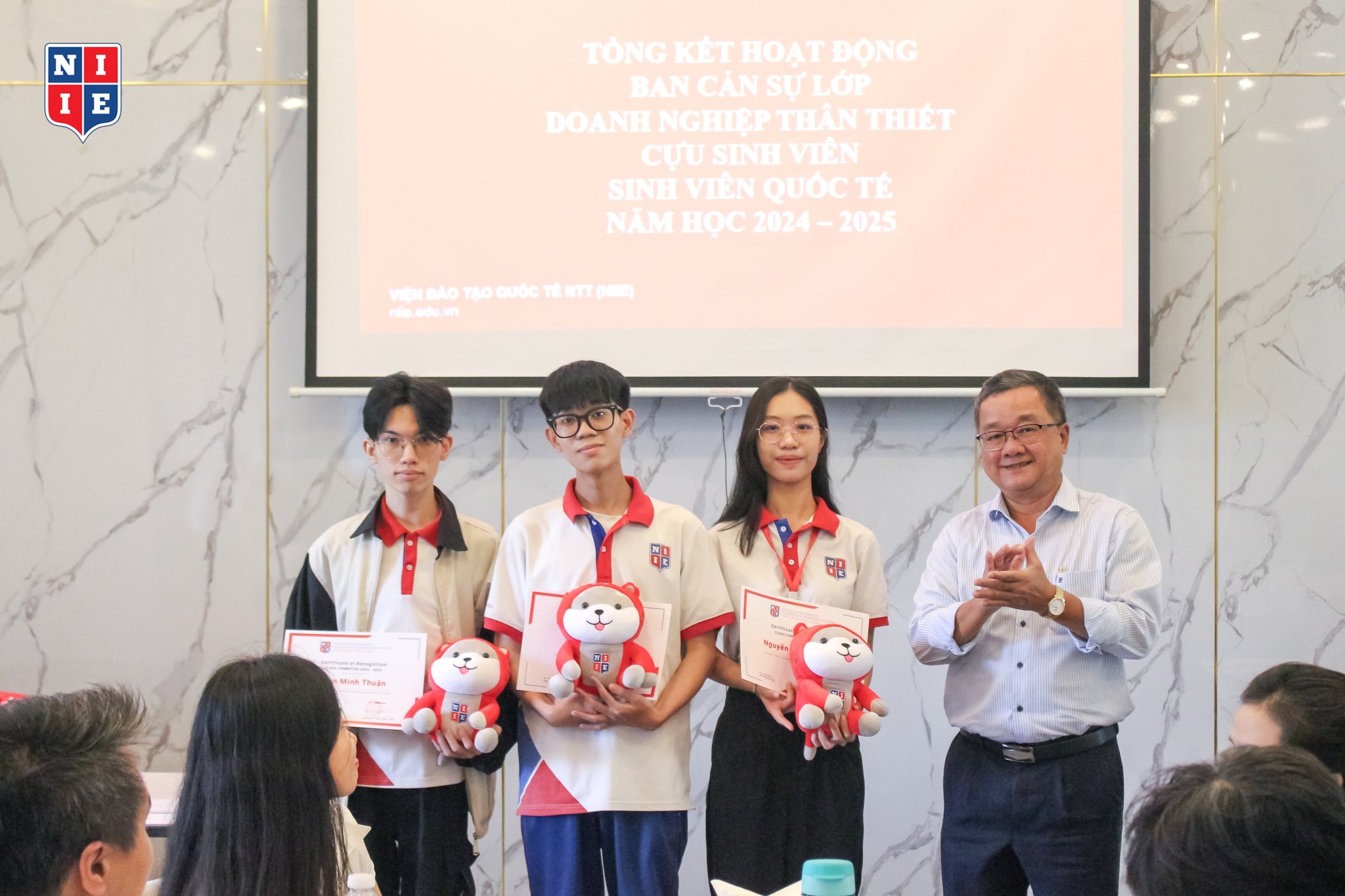 hop-mat-tong-ket-nam-04