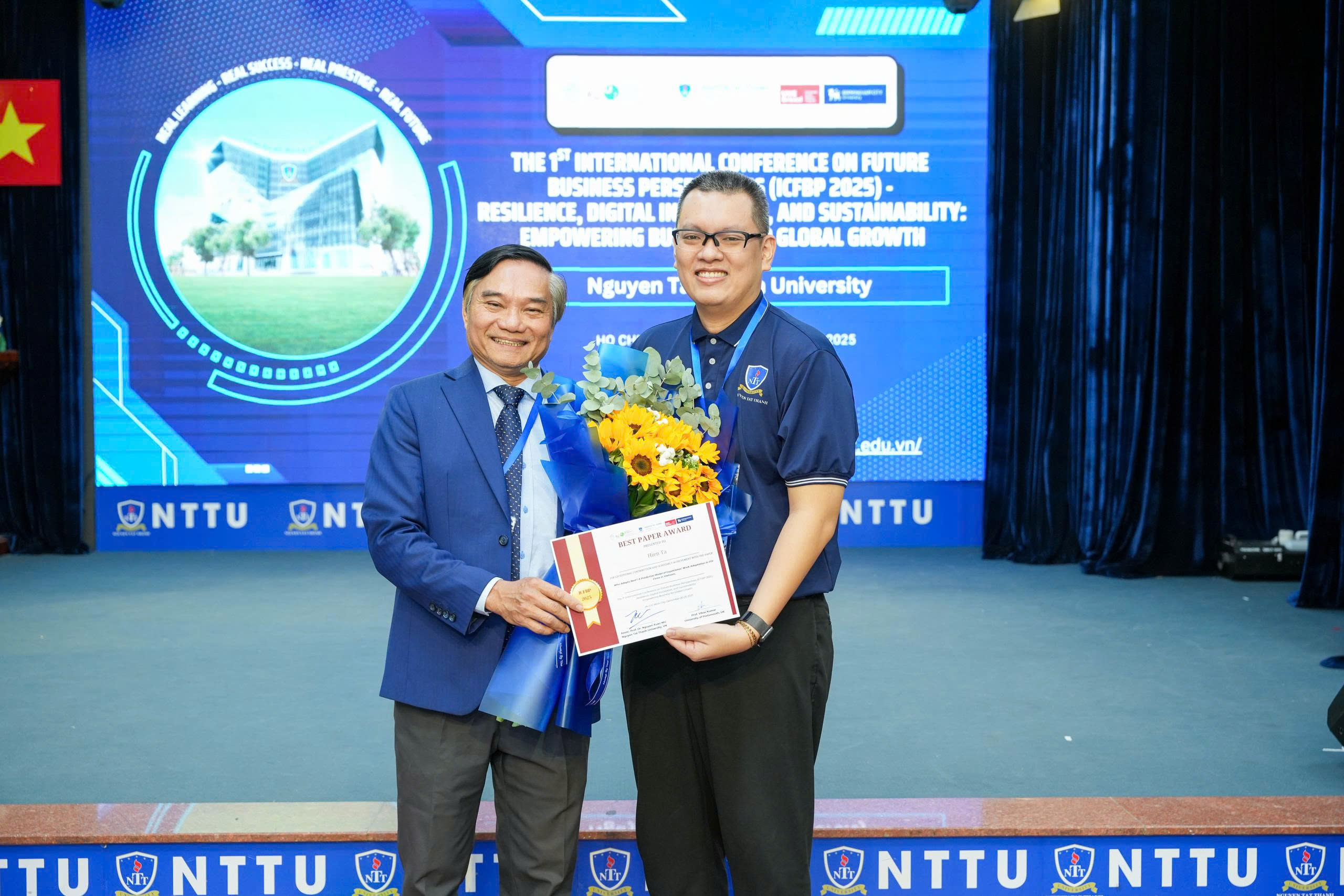 giang-vien-niie-dat-giai-best-paper-award (1)