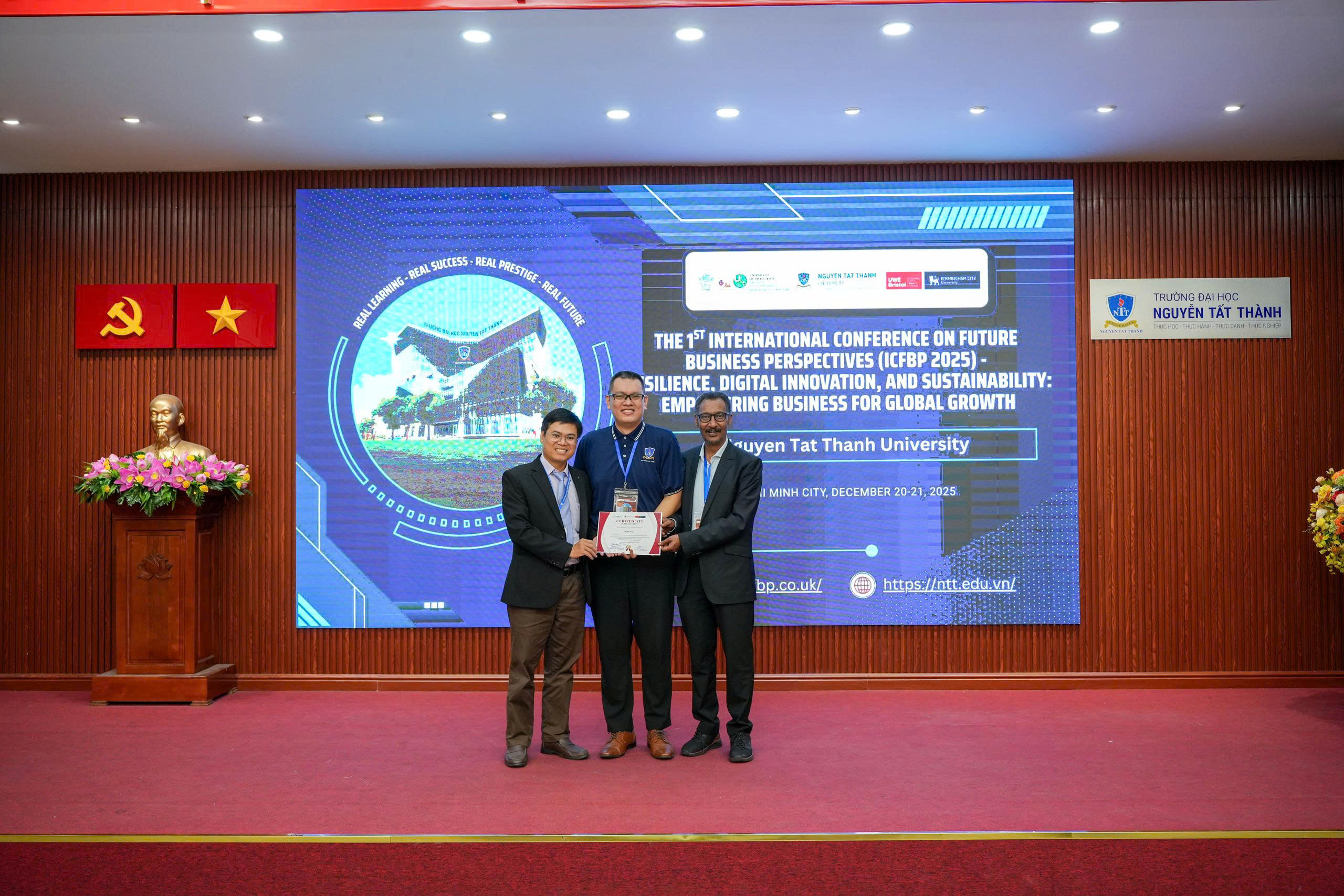 giang-vien-niie-dat-giai-best-paper-award (3)