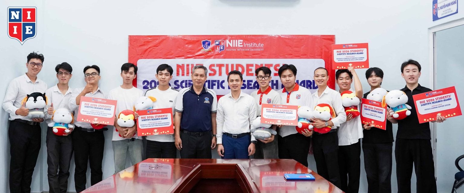NIIE vinh danh 6 đề tài tốt nghiệp và nghiên cứu khoa học xuất sắc của sinh viên K22