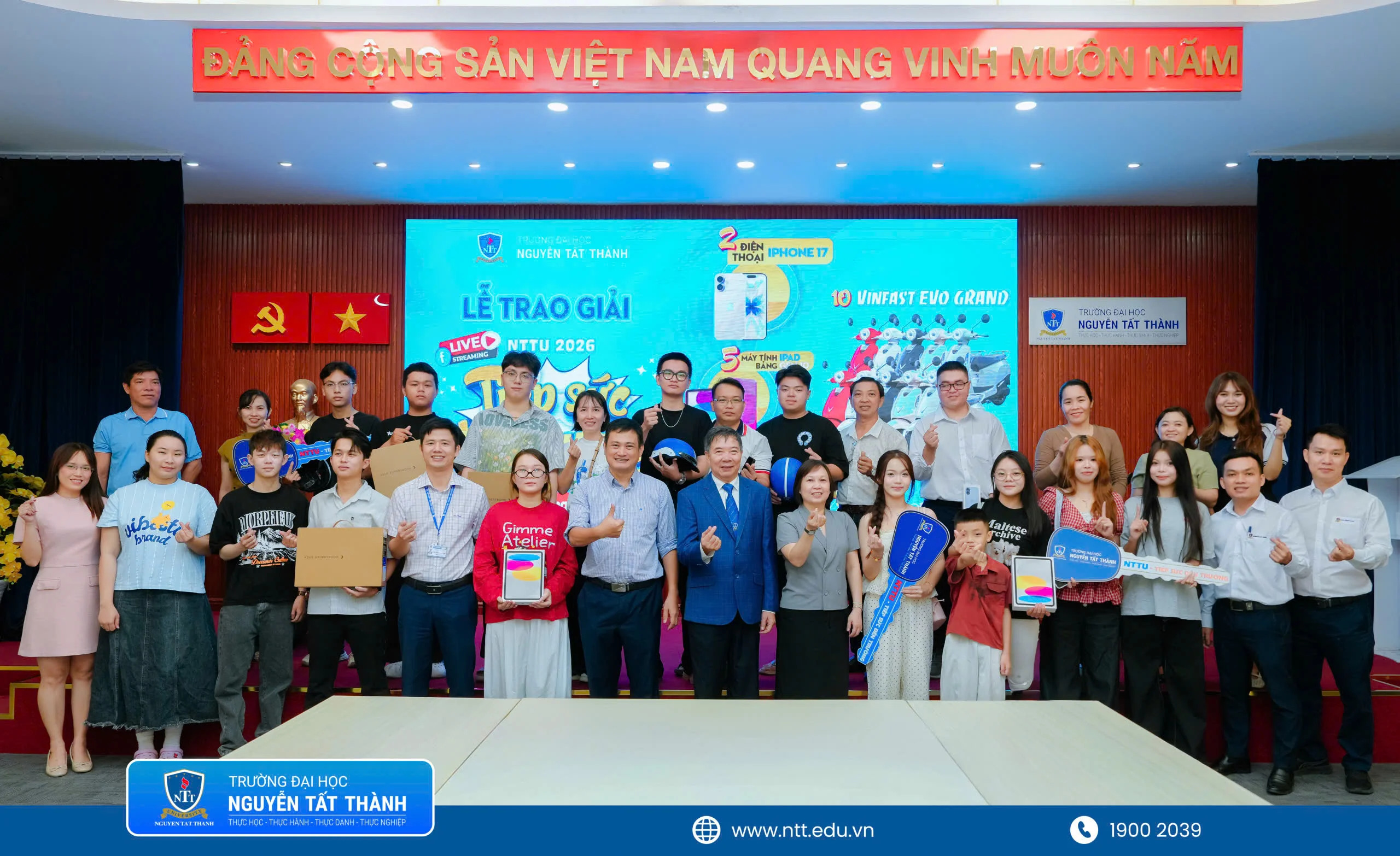 Lệ trao giải Tiếp sức đến trường