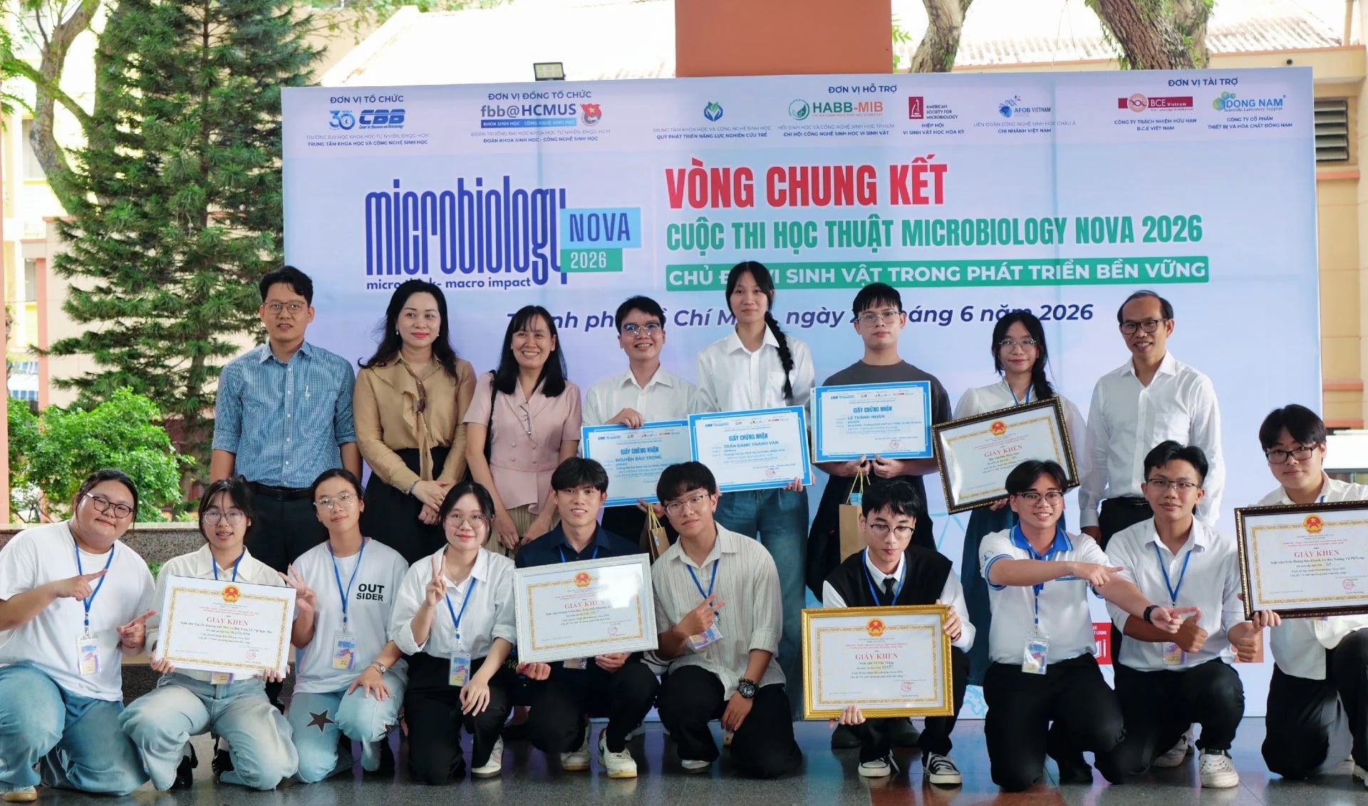 Sinh viên Khoa Kỹ thuật Xét nghiệm Y học đoạt giải nhì cuộc thi “Microbiology NOVA 2026” với nghiên cứu về Astaxanthin