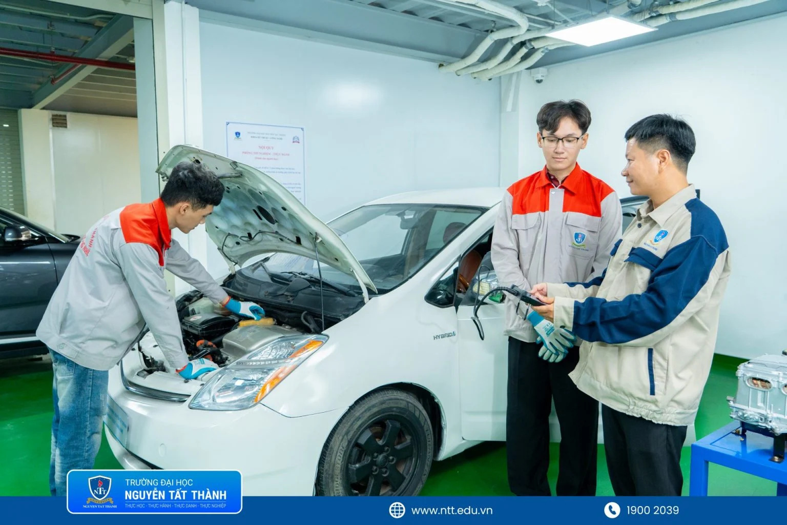Ngành Công nghệ Kỹ thuật Ô tô NTTU: Bắt nhịp kỷ nguyên xe điện, xe thông minh và cơ hội nghề nghiệp rộng mở