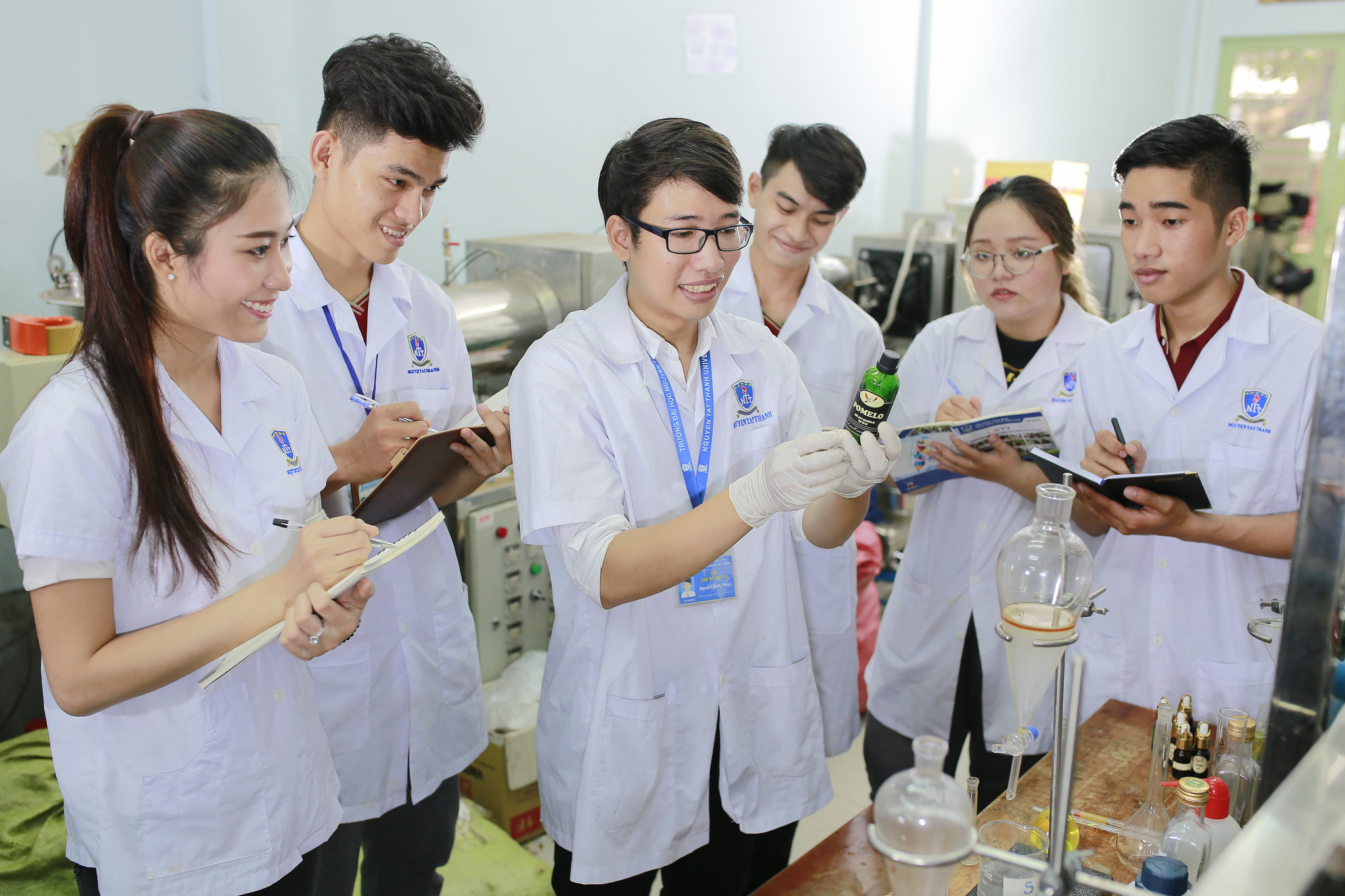 Con gái có nên học Công nghệ kỹ thuật hóa học