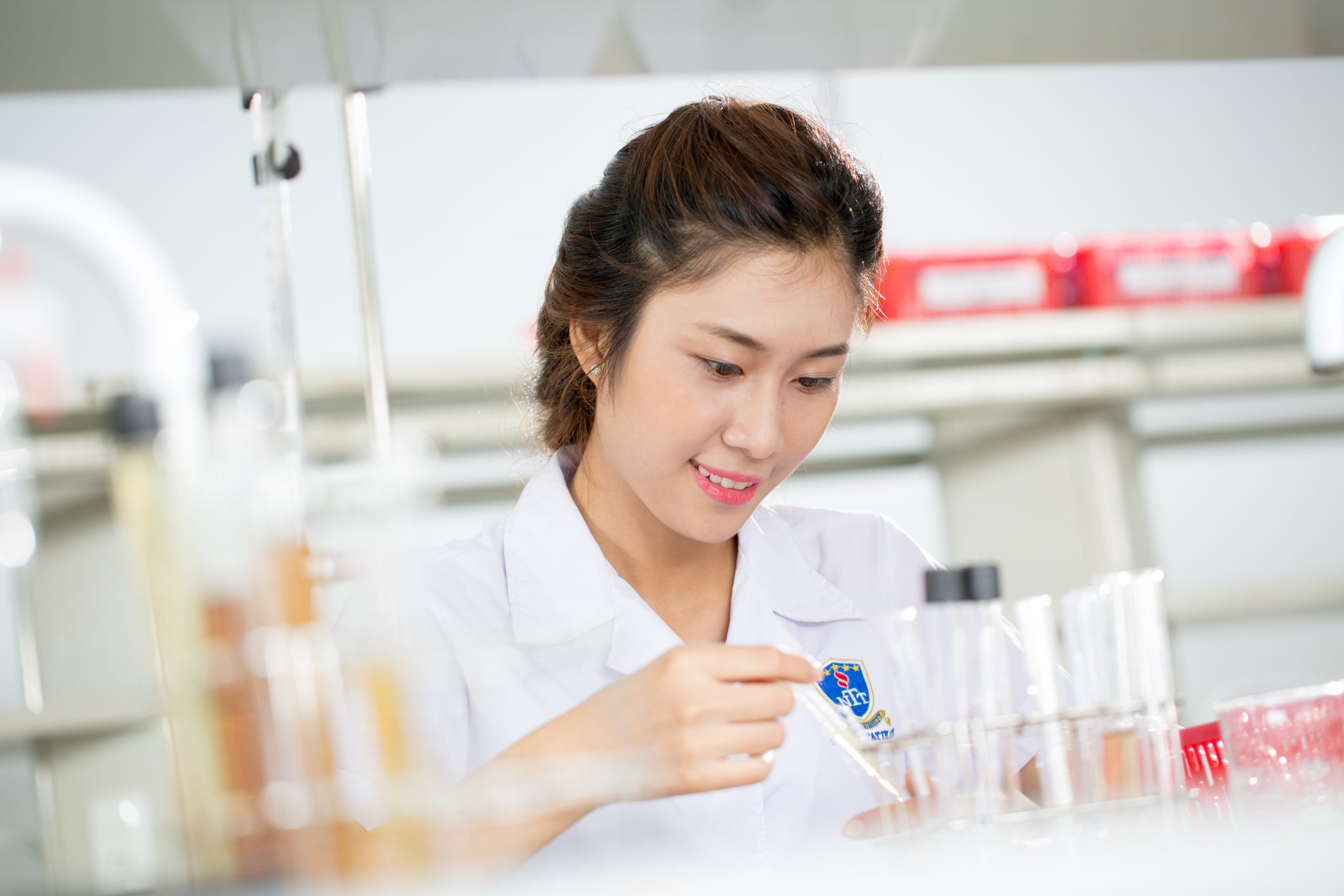 Chuyên ngành “chất chơi” cho Gen Z yêu khoa học và sáng tạo – HÓA HỌC ỨNG DỤNG tại NTTU