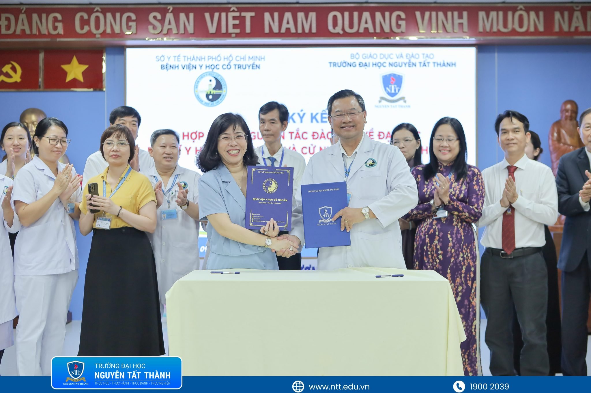 Trường ĐH Nguyễn Tất Thành ký kết hợp tác với bệnh viện Y học cổ truyền TP. HCM về đào tạo Bác sĩ Y học cổ truyền và Cử nhân Quản lý bệnh viện
