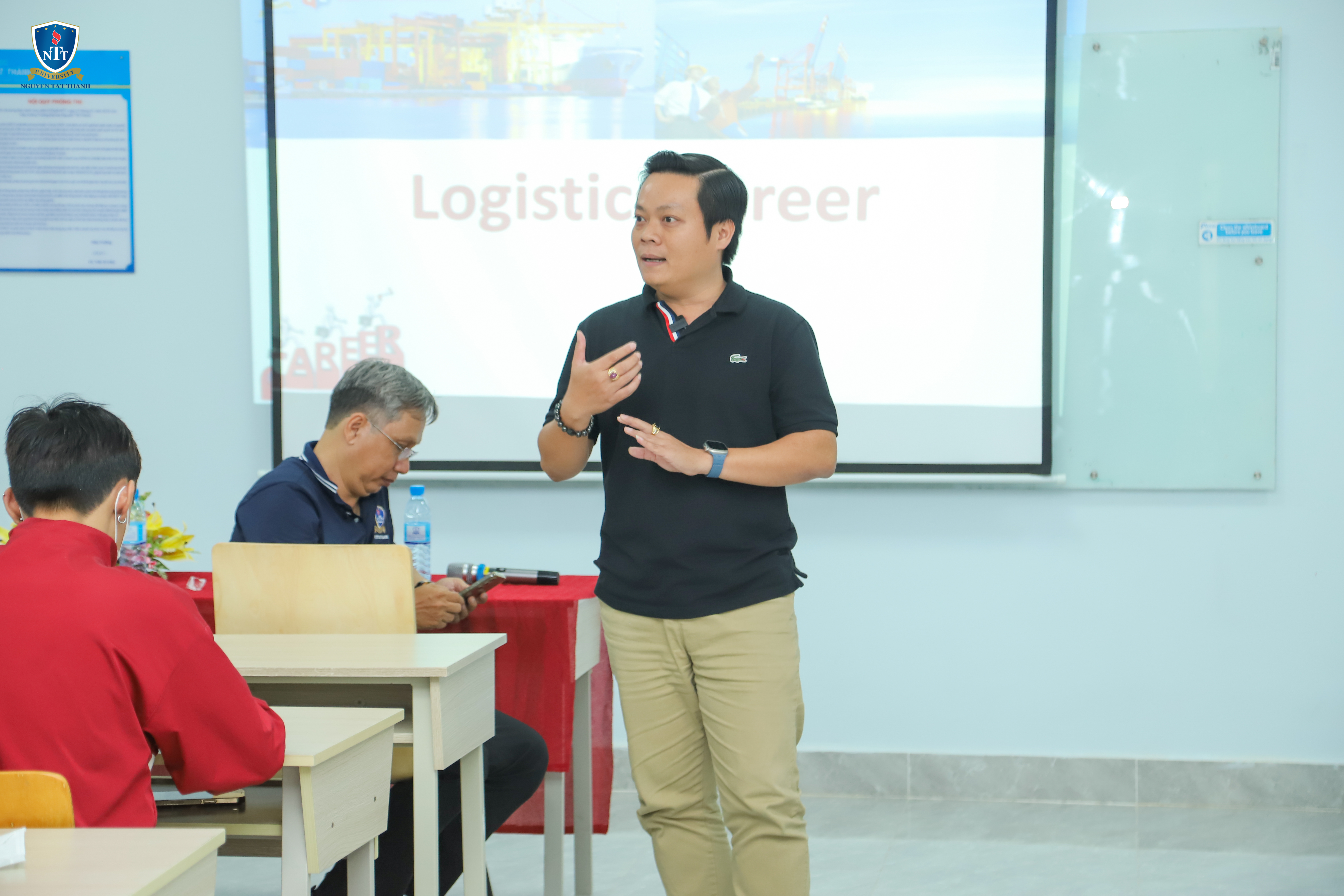 dinh-huong-tan-sinh-vien-logistics (4)