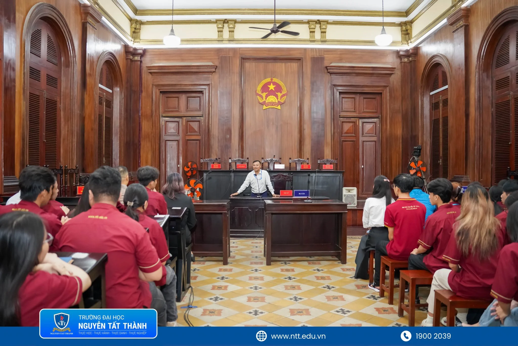 Hành trình đến với thực tiễn nghề Luật: Sinh viên khoa Luật Trường ĐH Nguyễn Tất Thành tham quan thực tế tại các cơ quan tư pháp