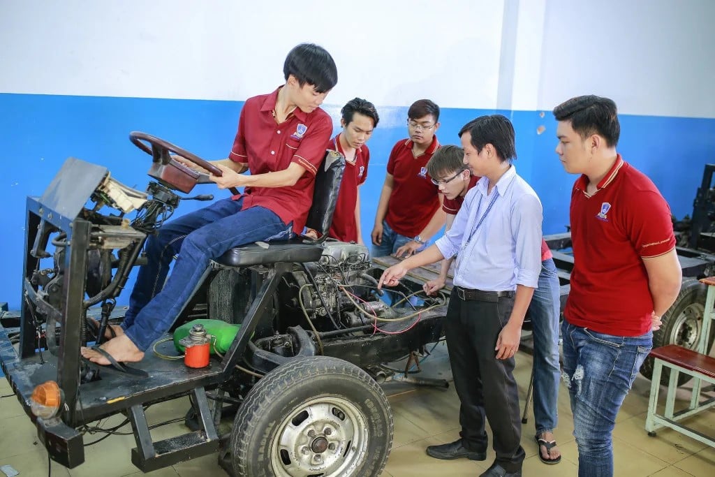 Sự khác biệt giữa Công nghệ kỹ thuật ô tô và Công nghệ ô tô điện