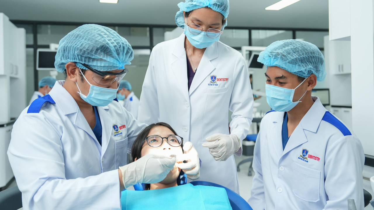Cơ hội nghề nghiệp https://tuyensinh.ntt.edu.vn/upload/popup/rang-ham-mat-1.jpg