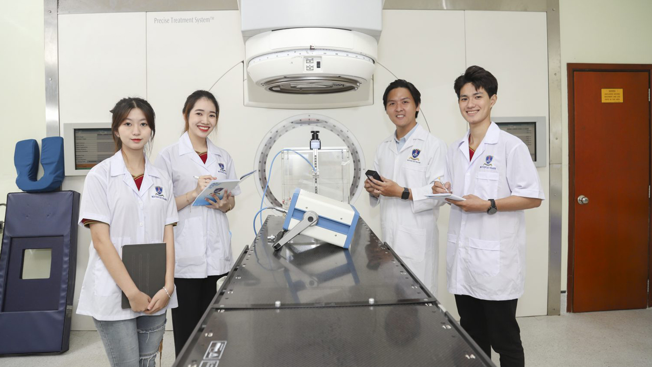 NGÀNH VẬT LÝ Y KHOA NTTU – LỰA CHỌN DÀNH CHO GEN Z MUỐN TRỞ THÀNH "NGƯỜI HÙNG THẦM LẶNG" TRONG NGÀNH Y TẾ