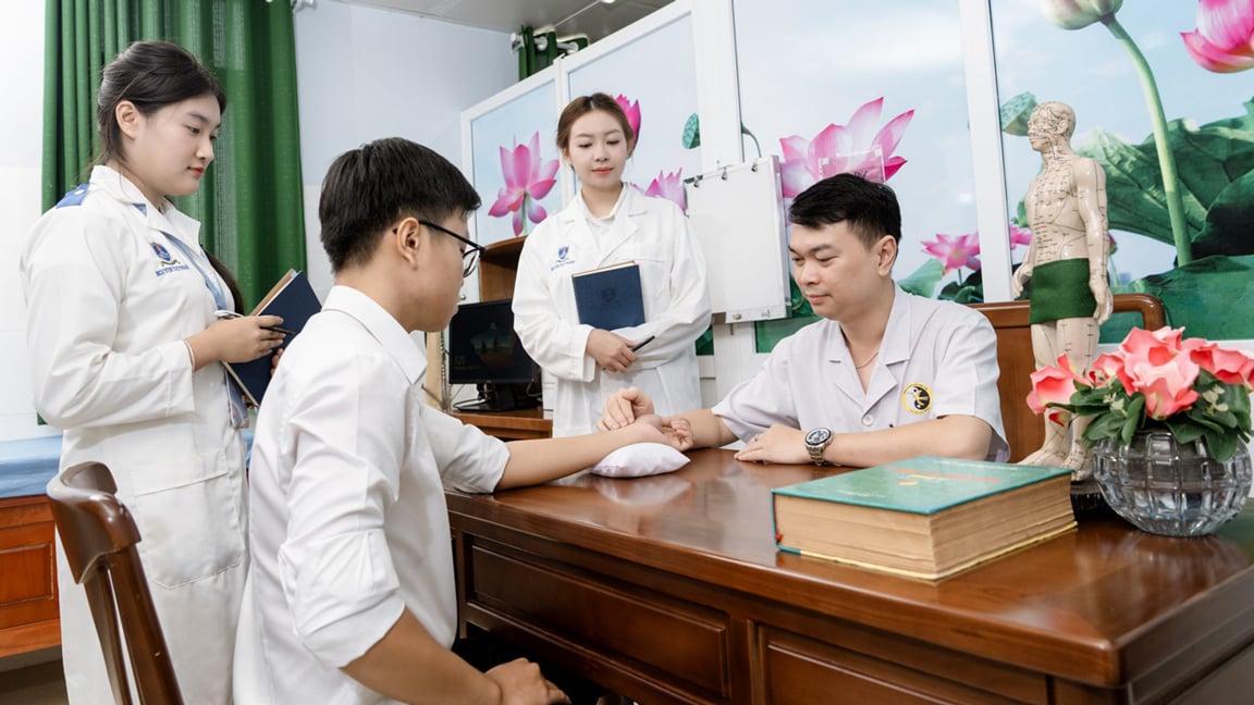 https://tuyensinh.ntt.edu.vn/upload/popup/y-hoc-co-truyen-2.jpg