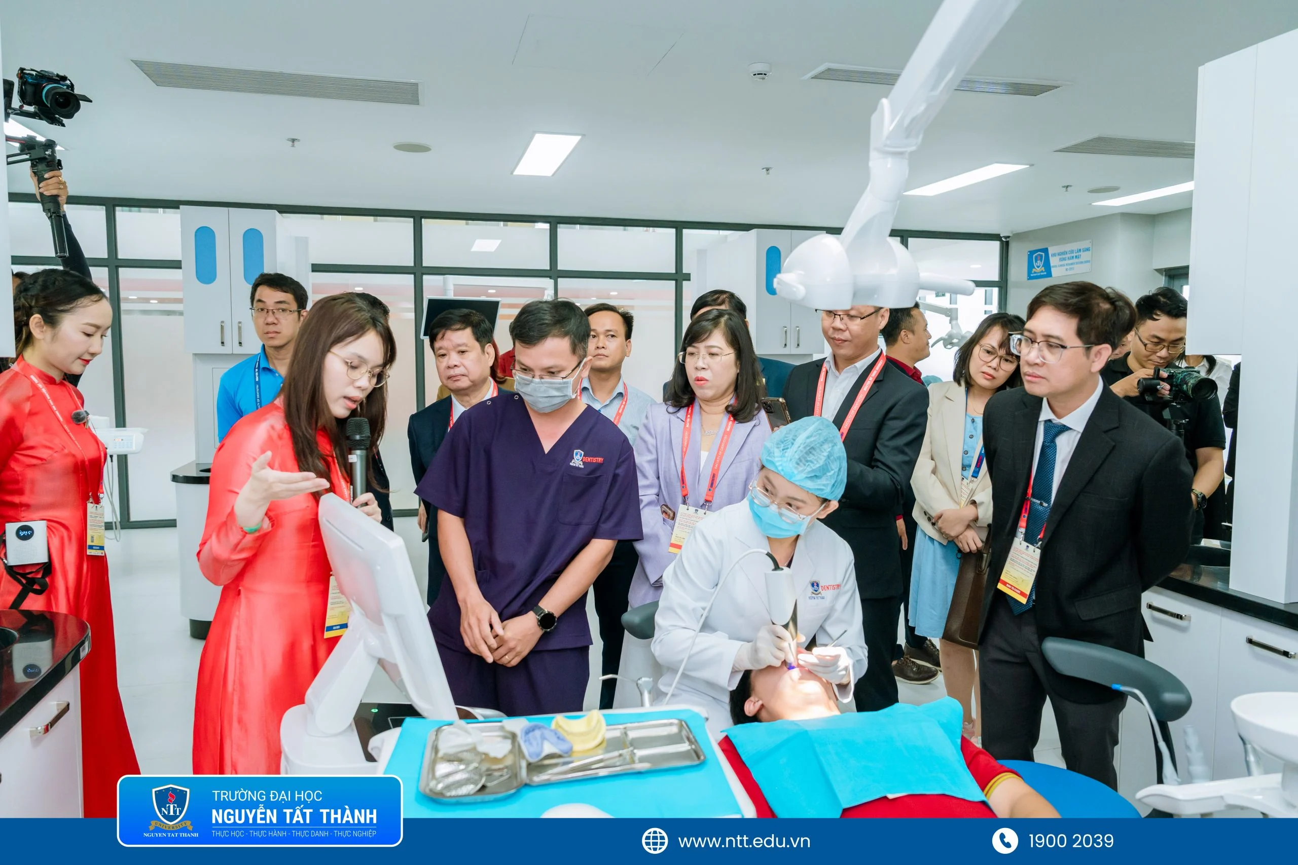 Cơ hội nghề nghiệp https://tuyensinh.ntt.edu.vn/upload/rhm/nttu-190-scaled.jpg