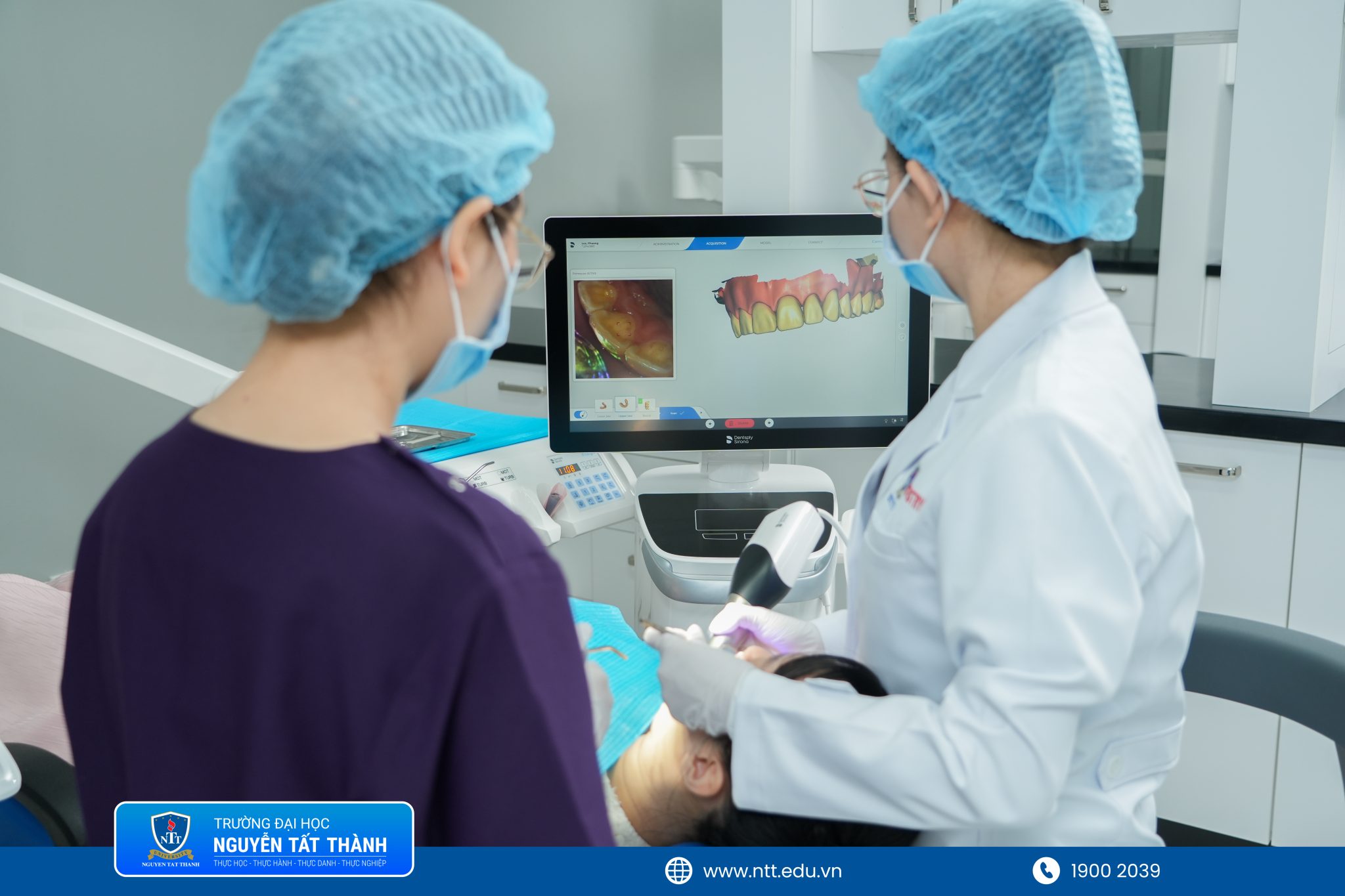 PHỤC HÌNH RĂNG HÀM MẶT: KỸ NĂNG CỐT LÕI TRONG ĐÀO TẠO BÁC SĨ NHA KHOA TẠI NTTU