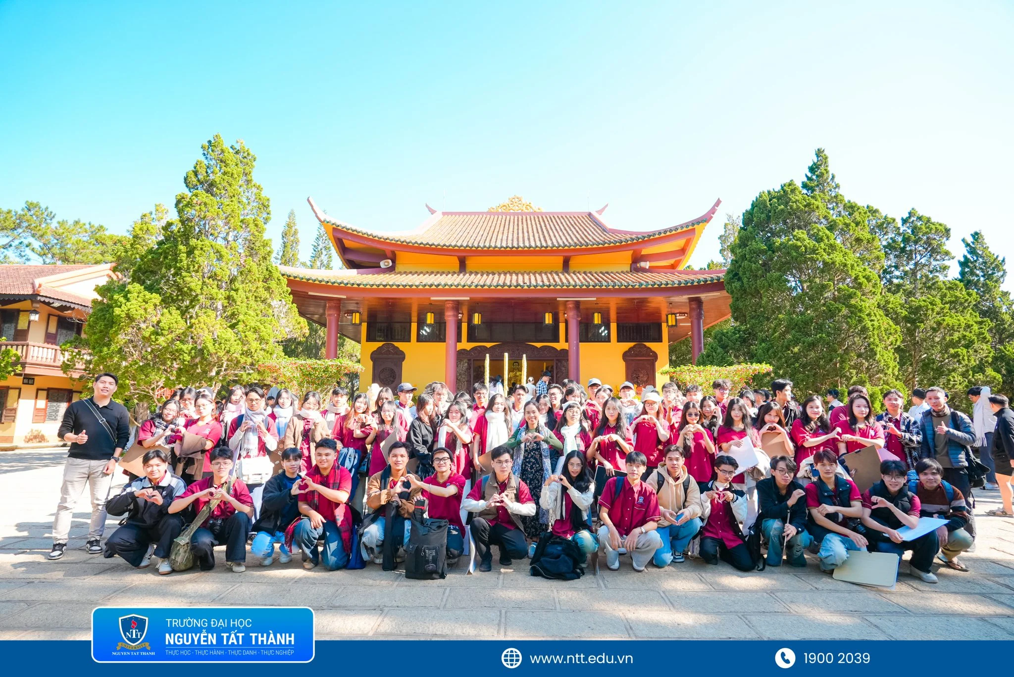 Từ giảng đường đến không gian sáng tác: Sinh viên ngành Thiết kế Đồ họa NTTU trải nghiệm vẽ ký họa thực tế tại Đà Lạt