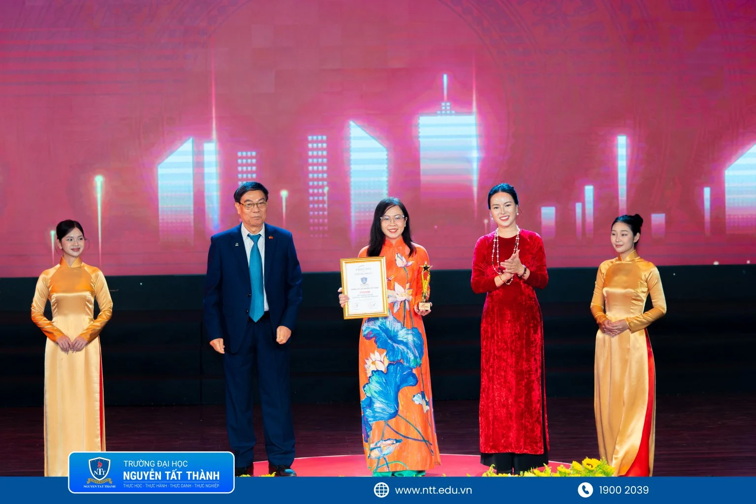 Logistics v&agrave; quản l&yacute; chuỗi cung ứng