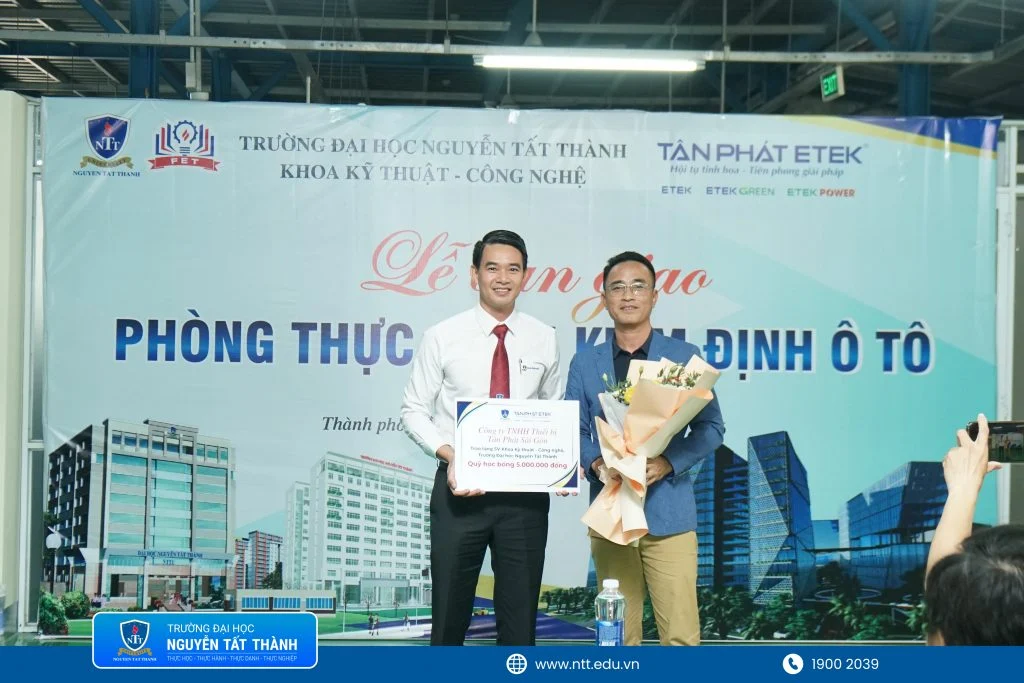 Lễ bàn giao phòng thực hành kiểm định ô-tô tại xưởng thực hành Vân Khánh