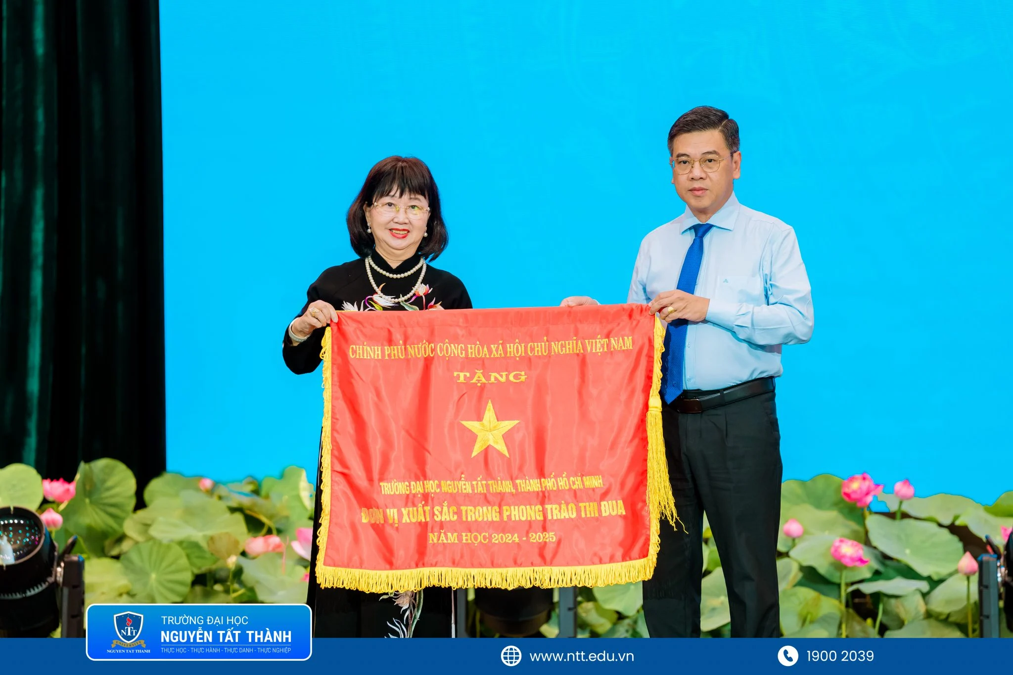 Trường ĐH Nguyễn Tất Thành là cơ sở giáo dục đại học duy nhất tại TP. HCM được khen thưởng trong phong trào thi đua năm học 2024 – 2025