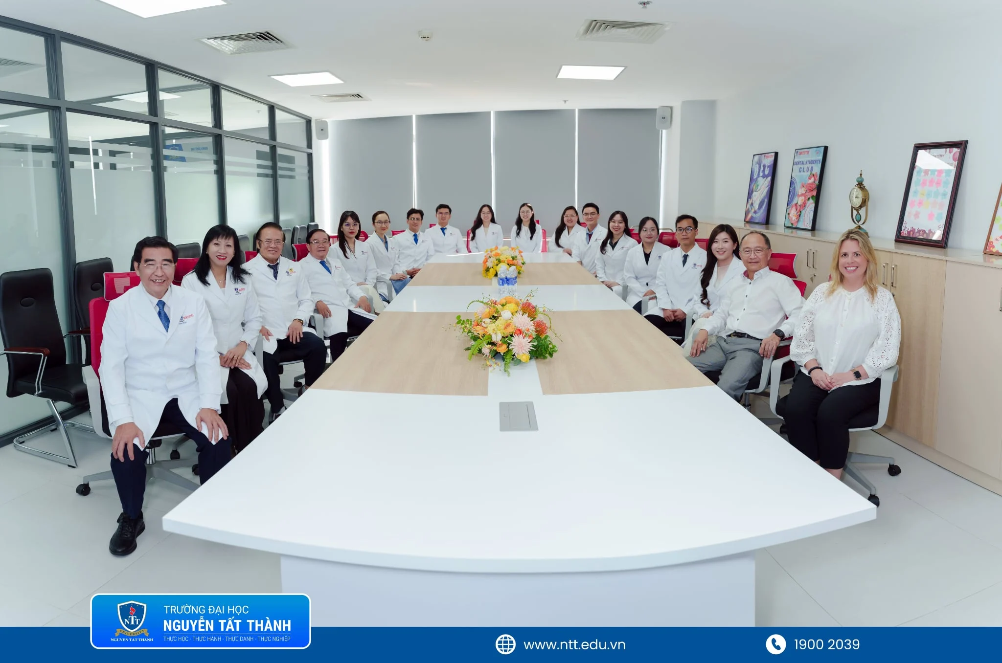 Chuyên gia quốc tế đánh giá cao cơ sở đào tạo mô phỏng và thực hành răng hàm mặt NTTU