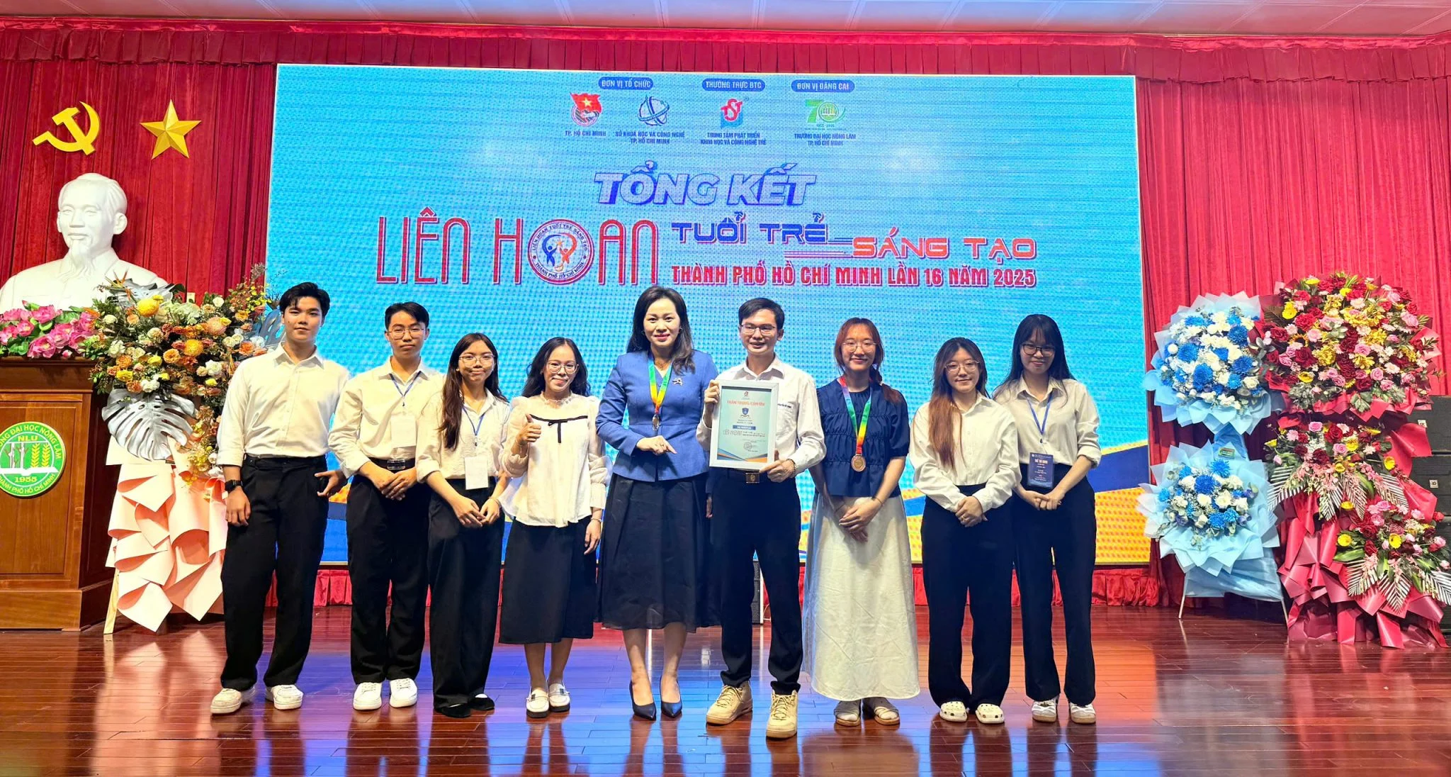 SV Khoa Kỹ thuật xét nghiệm y học giành huy chương bạc tại Liên hoan Tuổi trẻ Sáng tạo TP.HCM 2025