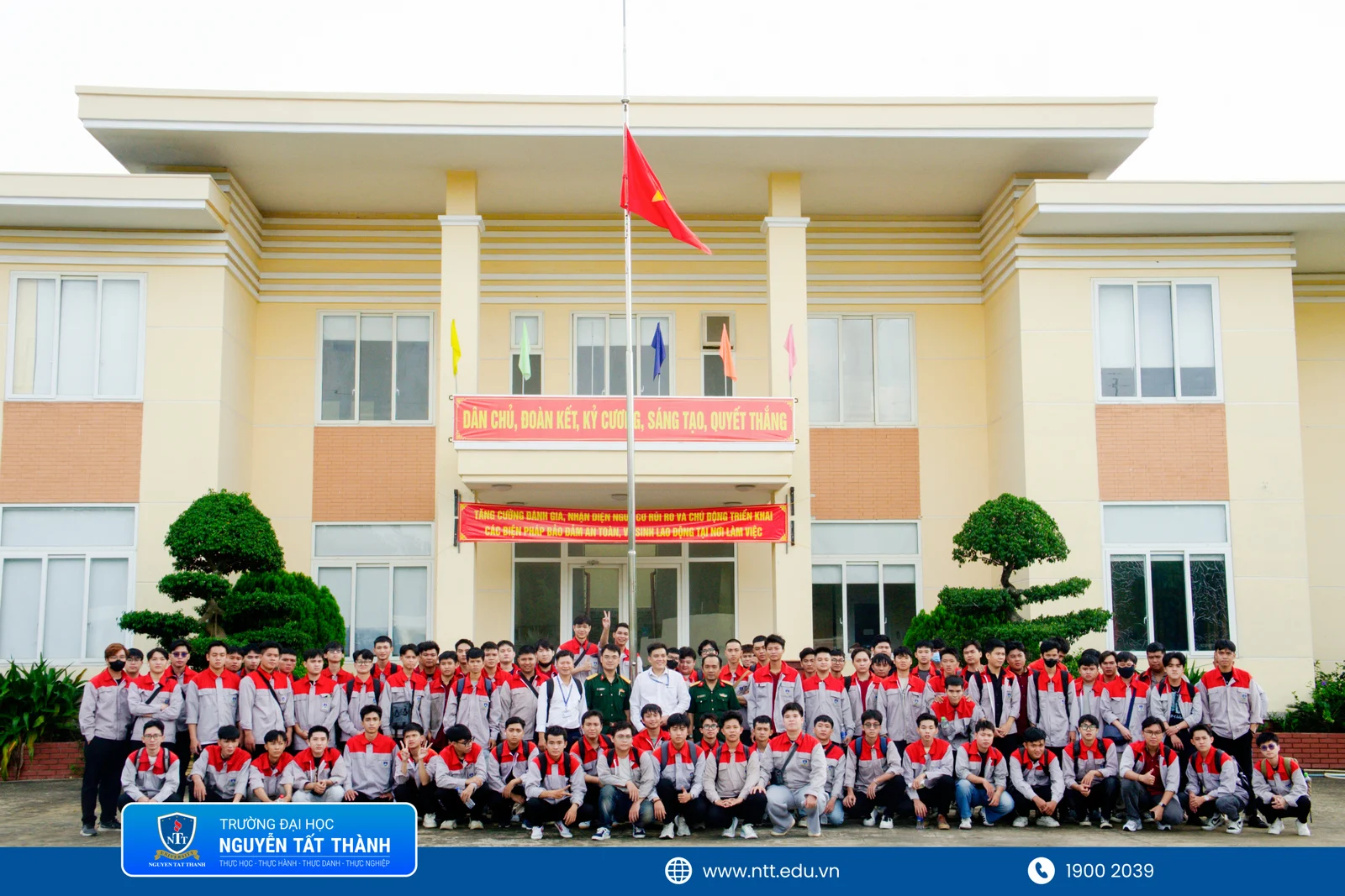 Kết nối đào tạo với thực tiễn: SV Khoa Kỹ thuật – Công nghệ NTTU kiến tập tại Xí nghiệp Z751 – Bộ Quốc phòng