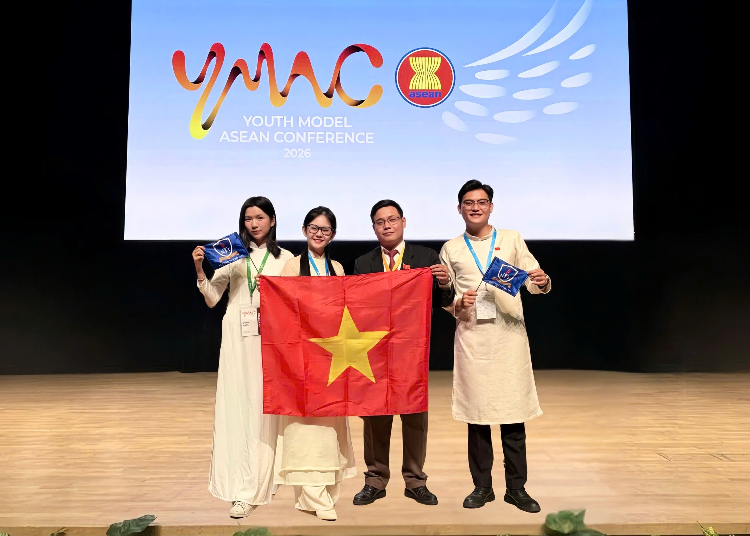 Sinh viên NIIE tỏa sáng tại Youth Model ASEAN Conference 2026 ở Singapore