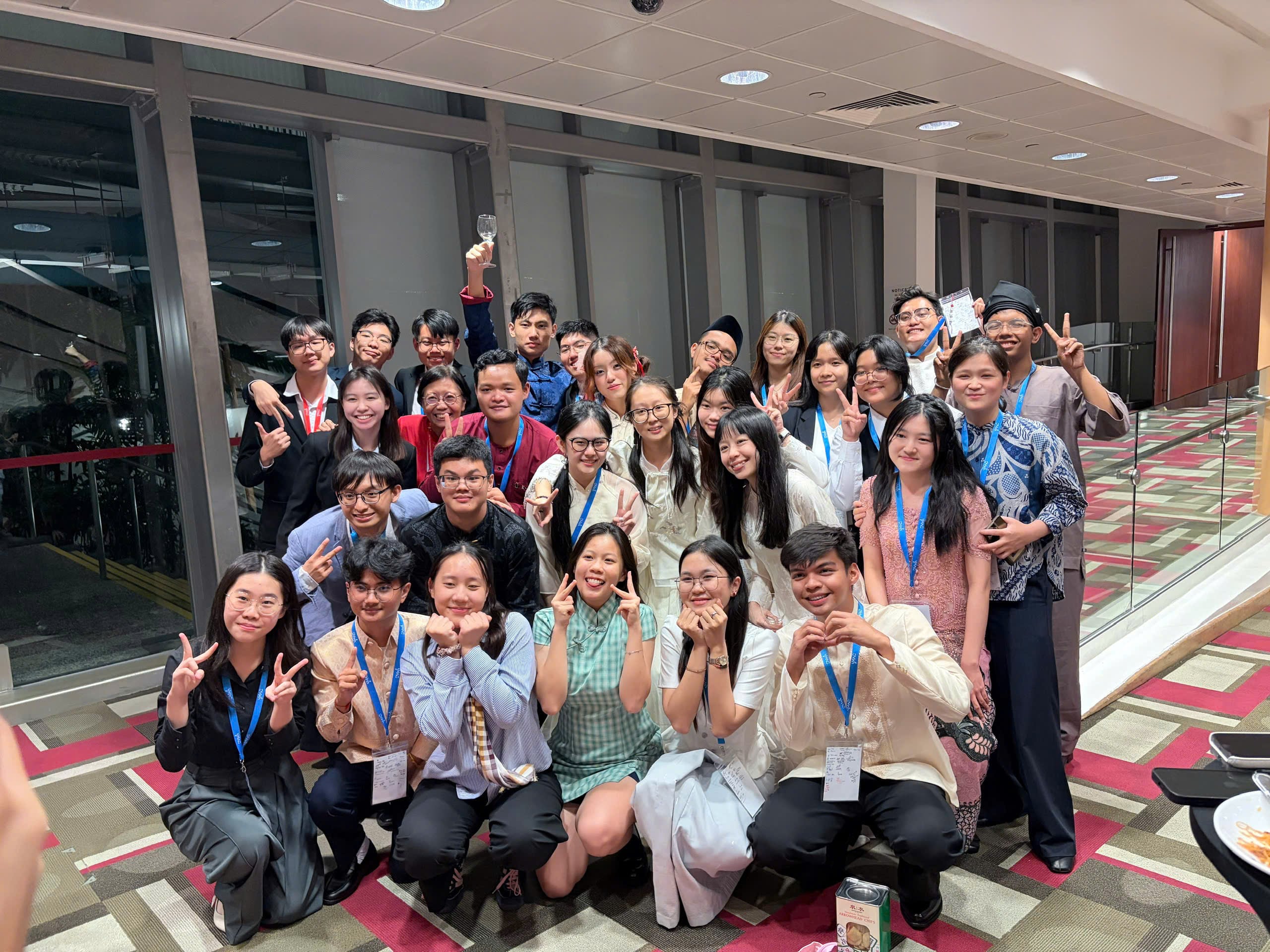 sinh-vien-niie-toa-sang-tai-youth model-asean-conference 2026 (4)